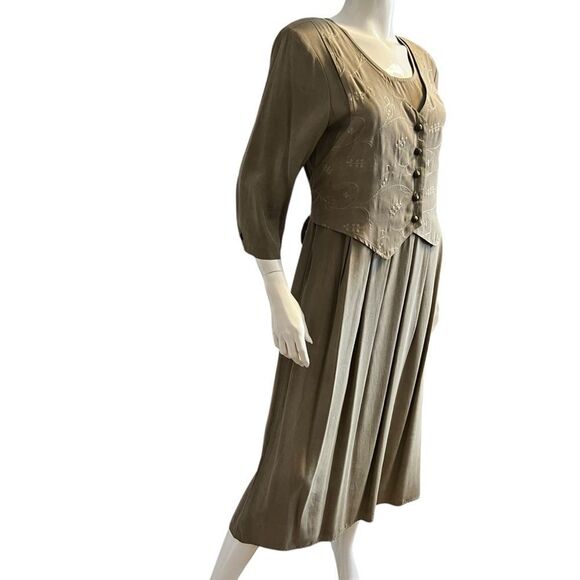 Vintage Chic Maxi Dress with Embroidered Vest - Picture 8 of 8
